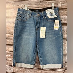 NWT Curve Appeal Kaira Bermuda Shorts size 4/27